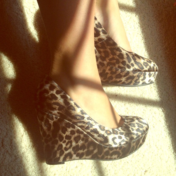 Beautiful, Madden girl print wedges 8.5