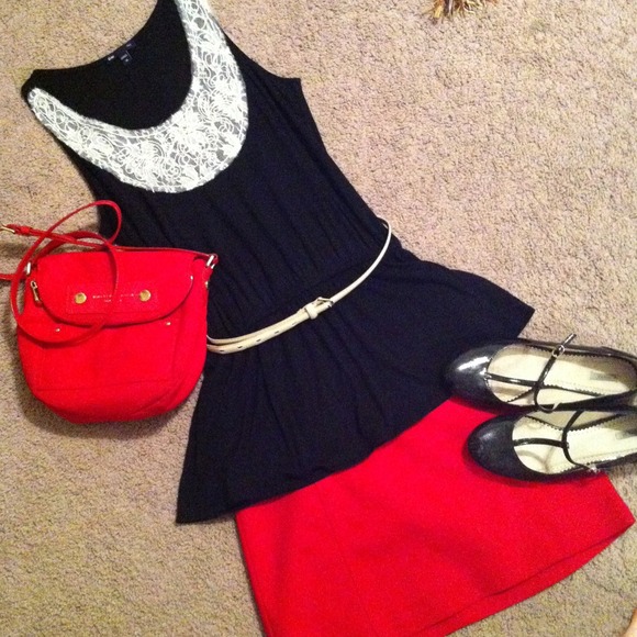 ❌SOLD❌Black and white lace peplum top
