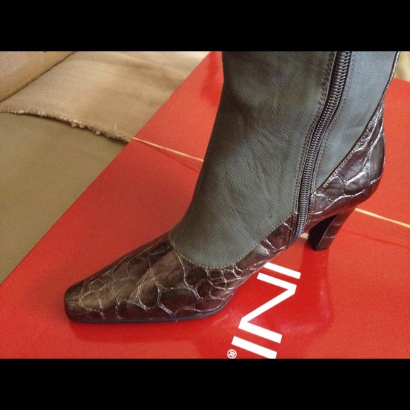 Boots - Picture 2 of 4