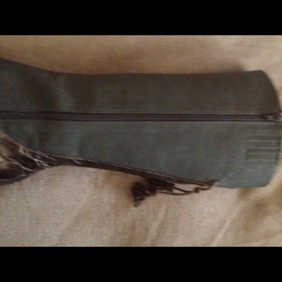 Boots - Picture 4 of 4