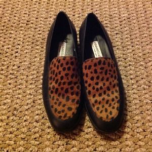 👞 Etienne Aigner black and printed flats! 👞