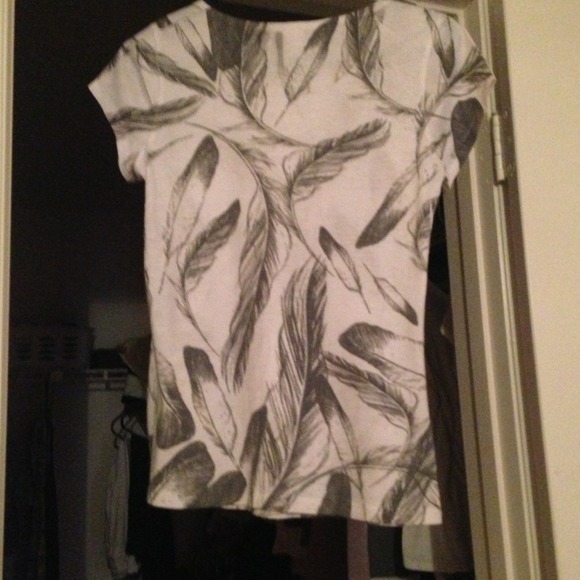 Feather graphic T Shirt - Picture 2 of 3