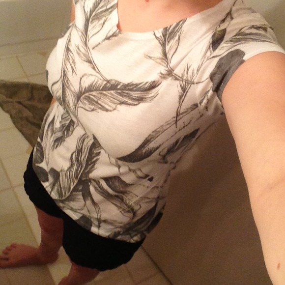 Feather graphic T Shirt - Picture 3 of 3