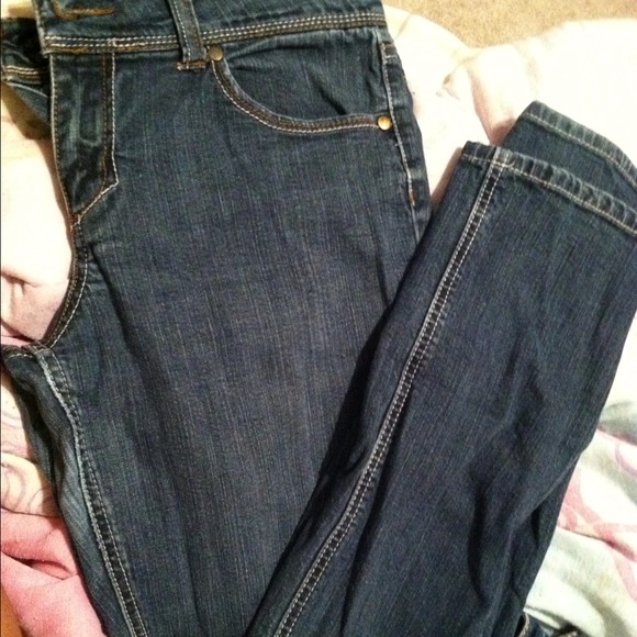 Basic dark wash skinny jeans