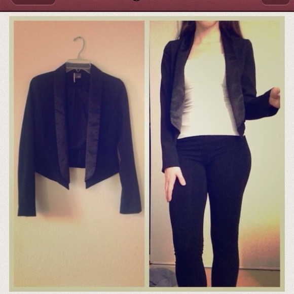 Cropped tuxedo jacket. HOST PICK 12/13 🎉