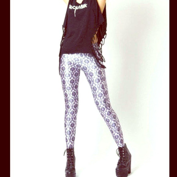 Bundle: Limited Edition Wallpaper Leggings