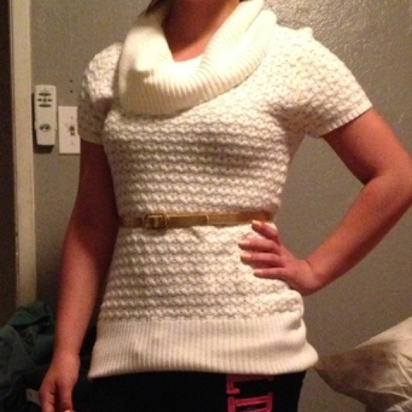 Short sleeve sweater top