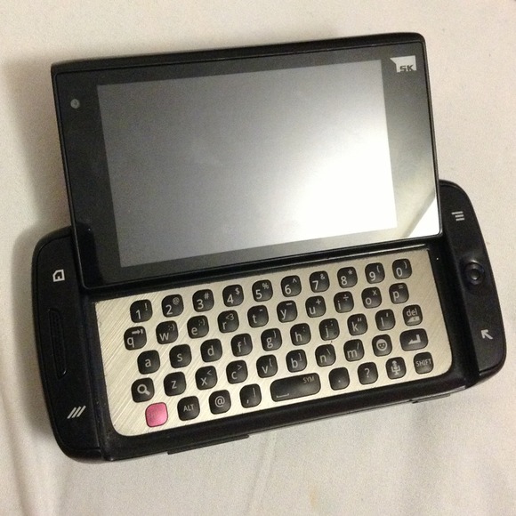 Tmobile Sidekick 4G - Picture 2 of 3