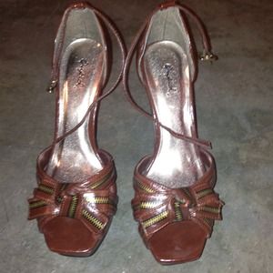 Brown heels with faux zip bows and ankle clasps