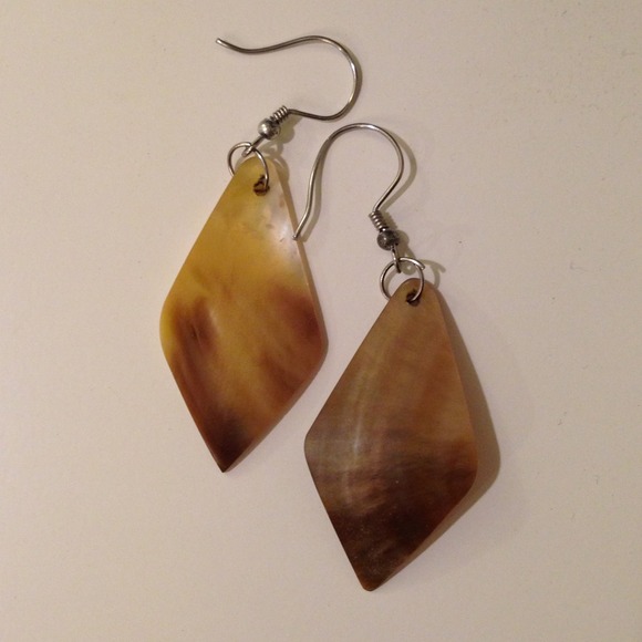 Shell earrings - Picture 2 of 2