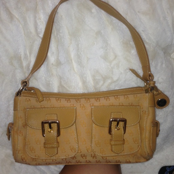 Dooney & bourke purse