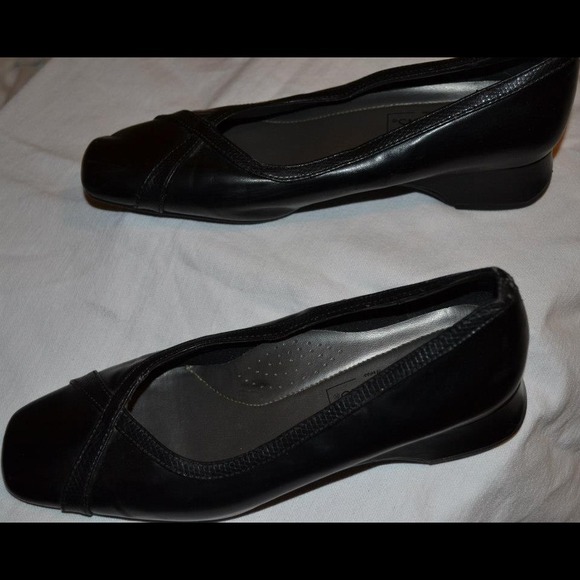 Ladies Heels - Picture 2 of 4