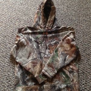 RESERVED Under Armour sweat shirt