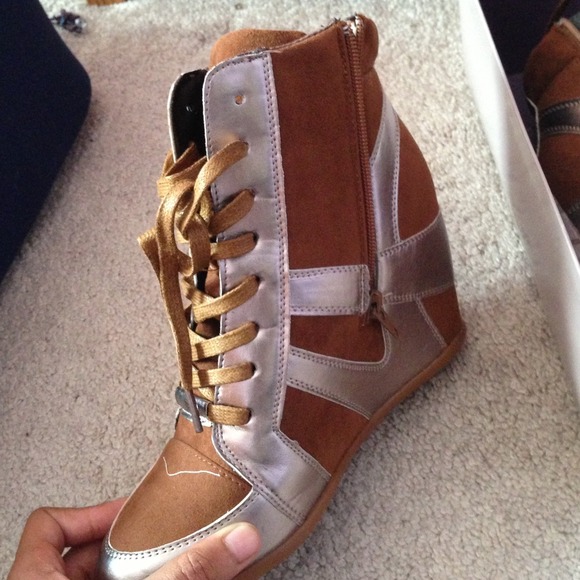 Bakers Revolt boots