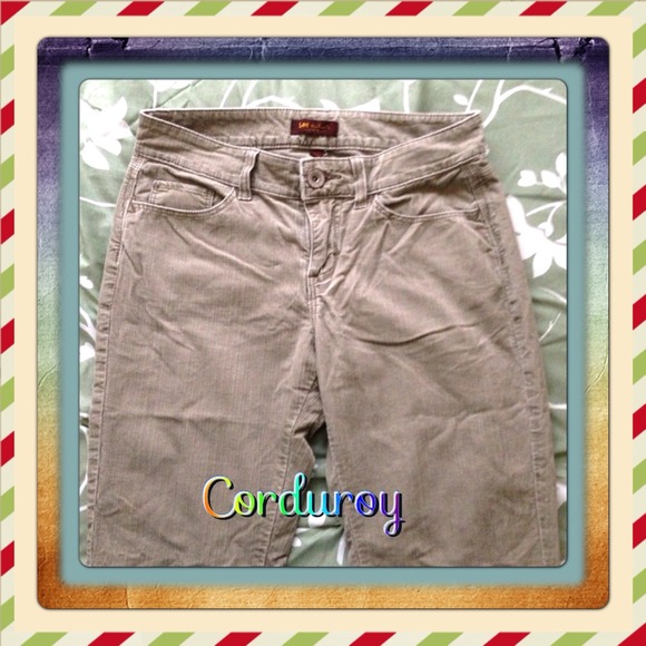 Lee pants , beige size 8M, lower on the waist