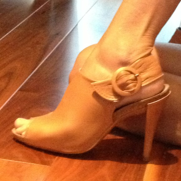 BUNDLED @danamurray   Pedro Garcia booties!