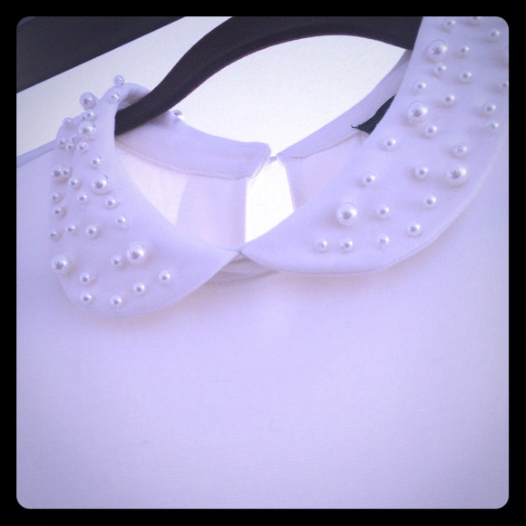 ****SALE! Beautiful pearl Peter Pan collar dress M