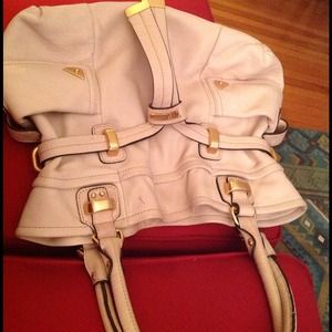 B. Makowsky White Leather Purse