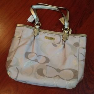 ⚡️SALE!⚡️Beautiful COACH handbag NWT
