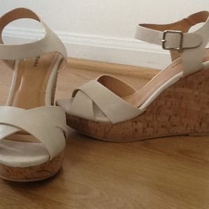 Nude wedges