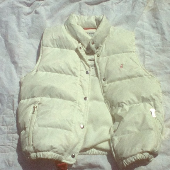 Old navy puffy white vest nwt