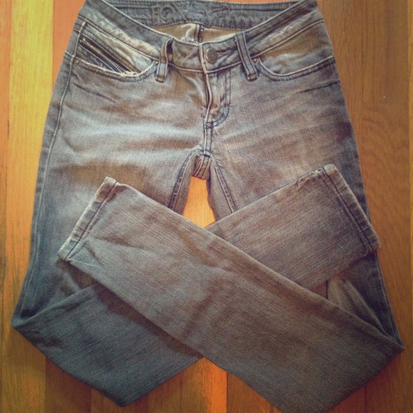 cute fade grey skinny jeans w/ zipper, pocket.✨