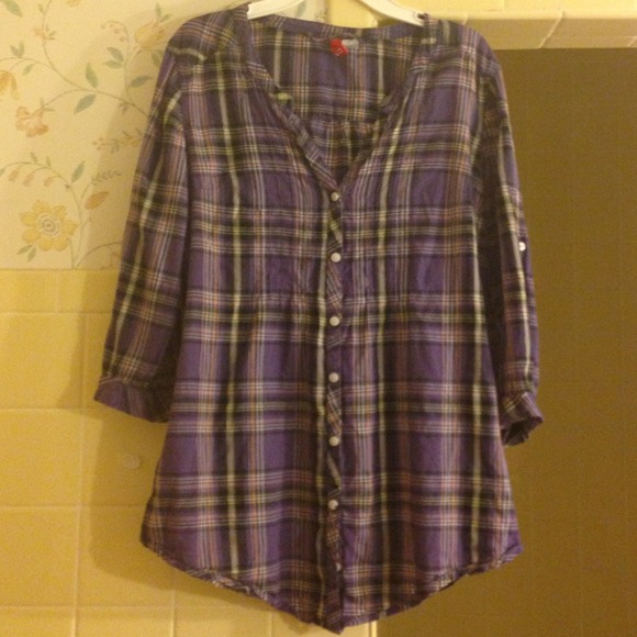 3/4 length plaid shirt with buttons