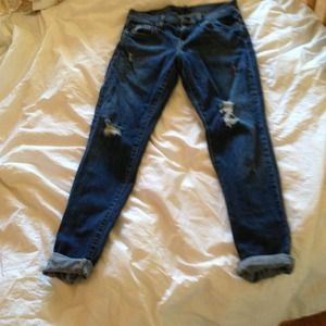 Levi's size 0 boyfriend jeans.