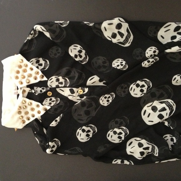 Chiffon skull printed blouse