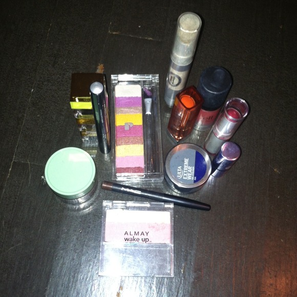 Make up bundle! Will sell separately! Just ask!