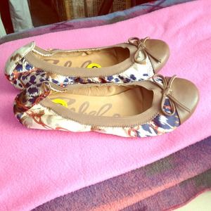 Fabric print ballet flats