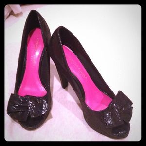 😍Black Christian Siriano Peep-Toe Pumps 6