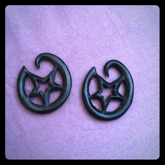 ❌SOLD❌6g hand carved gauges