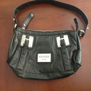 💕MUST GO! AUTHENTIC Black leather Guess Purse 💕