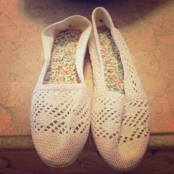 Crochet cream flats.