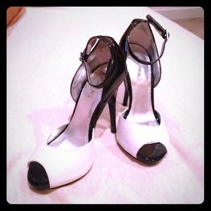 **ON HOLD** Bakers Black & White Heels 5