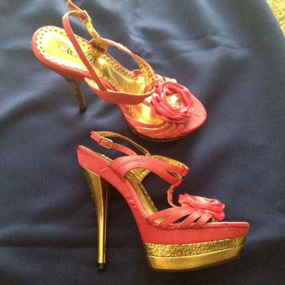 🎀CUTE Pink & Gold Platforms!🎀 - Picture 2 of 4
