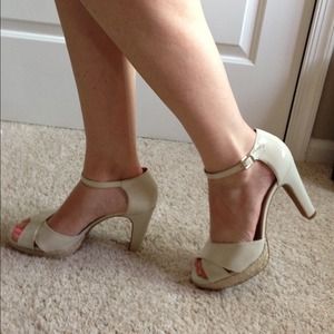 🌸🎀Cream Leather Antonio Melani🎀🌸