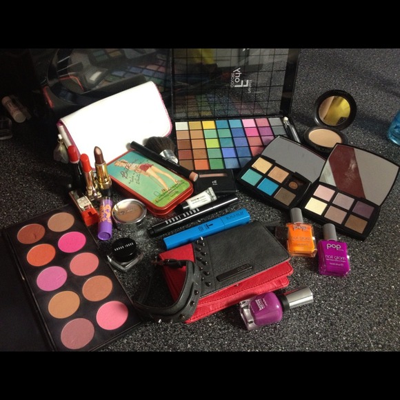 Sold sold sold sold Makeup bundle