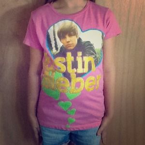 Justin Bieber pink tee