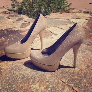 Gold Pumps!