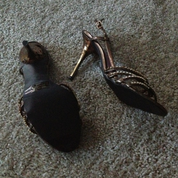 👡Brown & Gold Dressy Sandal!👡 - Picture 3 of 5