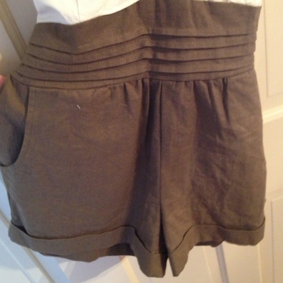 Cute military green and white romper - Picture 2 of 4