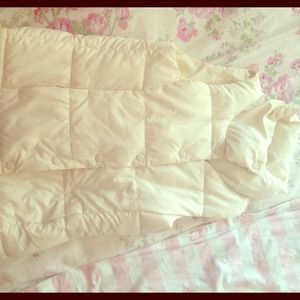 White forever 21 puffy vest small