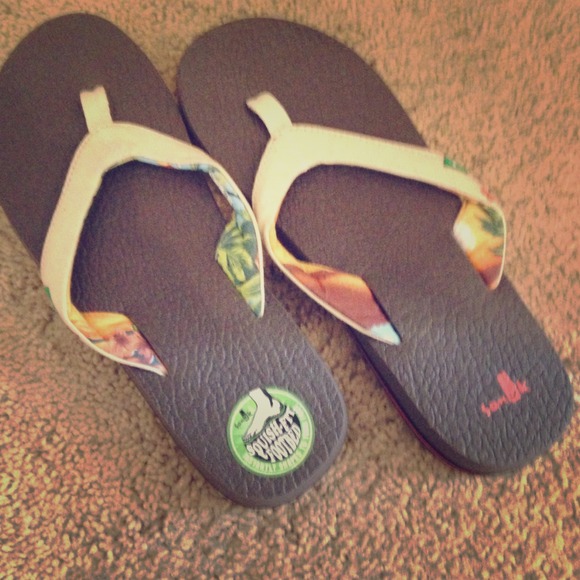 Sanuk Flip Flops