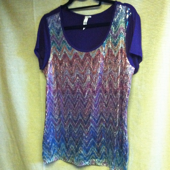 📦SOLD***531. Susan Lawrence Sequined Chevron Tee
