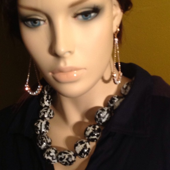 ⏬Reduced⏬Jennifer Lopez, Rhinestone Earrings 💞 - Picture 4 of 4