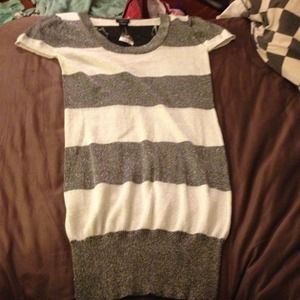 Short sleeved sparkly grey&white dress