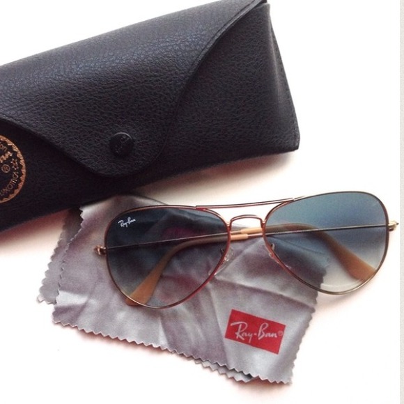 Ray-Ban Accessories - Rayban gold and taupe aviator sunglasses Ray-Ban Accessories - Rayban gold and taupe aviator sunglasses