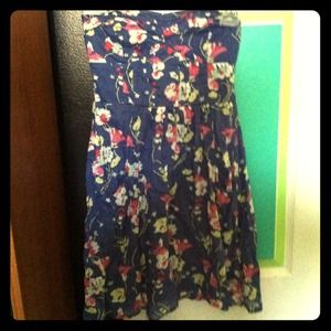 AMERICAN EAGLE NAVY FLORAL STRAPLESS DRESS